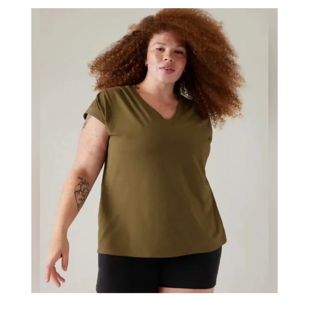 Athleta Women's Plus Size Outbound Twist Back V-Neck Short Sleeve Tee Olive 2X